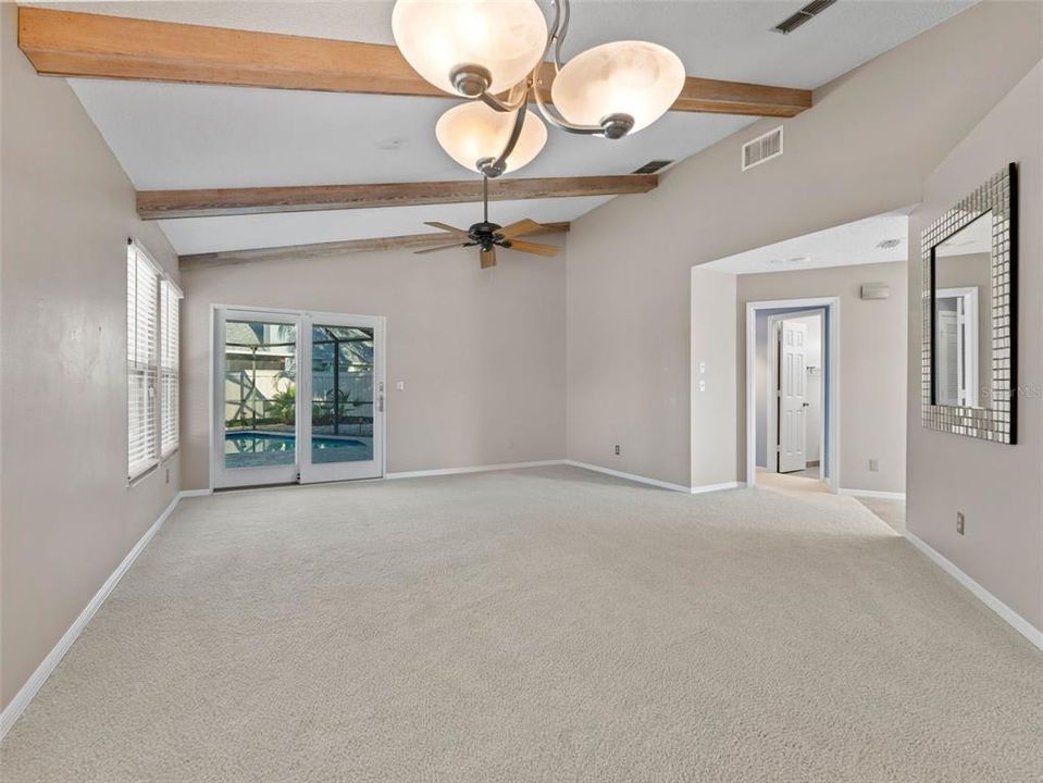 Под контрактом: $565,000 (2 спален, 2 ванн, 1242 Квадратных фут)