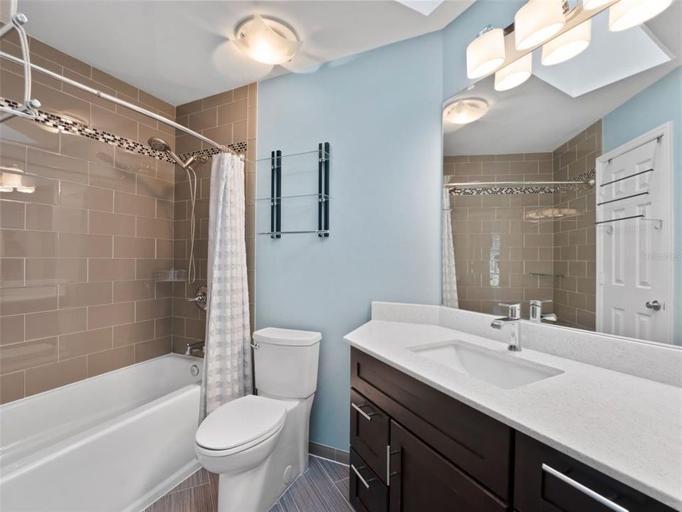 Под контрактом: $565,000 (2 спален, 2 ванн, 1242 Квадратных фут)