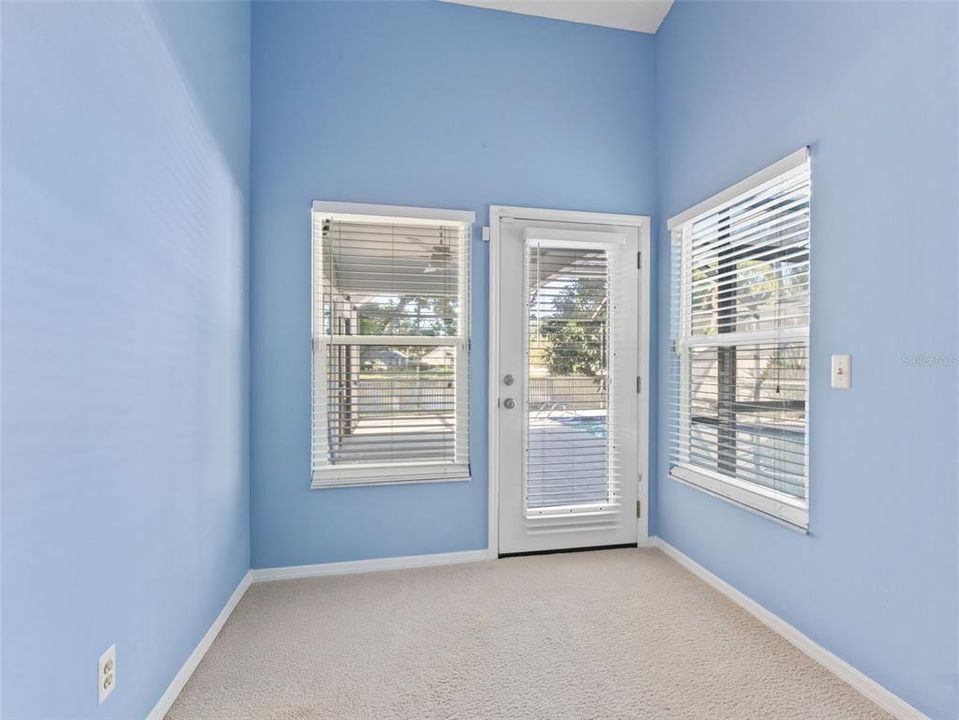 Под контрактом: $565,000 (2 спален, 2 ванн, 1242 Квадратных фут)