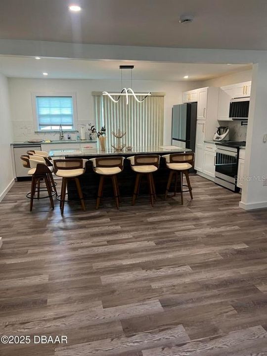 For Sale: $235,000 (2 beds, 1 baths, 1200 Square Feet)