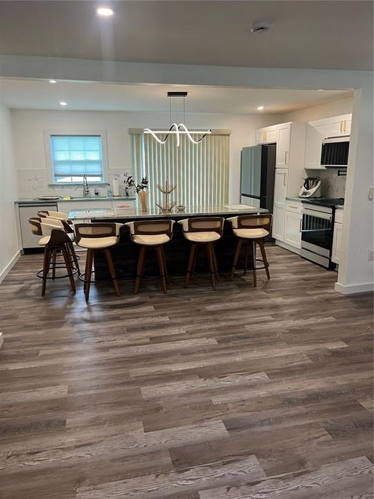 For Sale: $235,000 (2 beds, 1 baths, 1200 Square Feet)