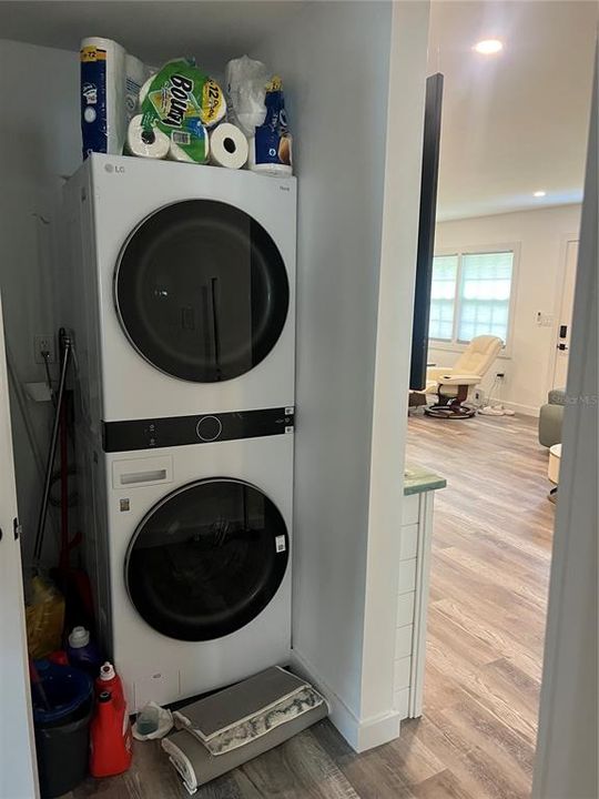 For Sale: $235,000 (2 beds, 1 baths, 1200 Square Feet)