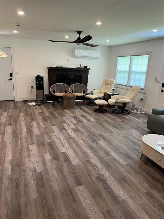 For Sale: $235,000 (2 beds, 1 baths, 1200 Square Feet)