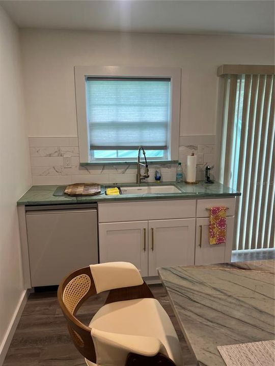 For Sale: $235,000 (2 beds, 1 baths, 1200 Square Feet)