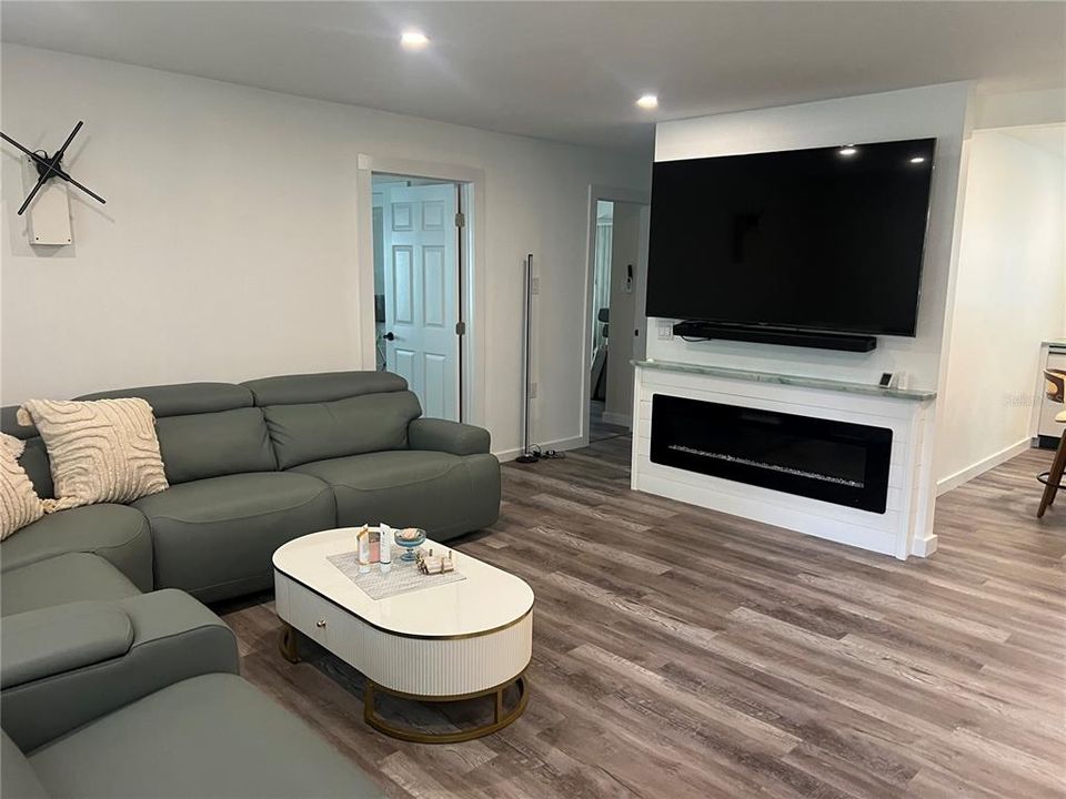 For Sale: $235,000 (2 beds, 1 baths, 1200 Square Feet)