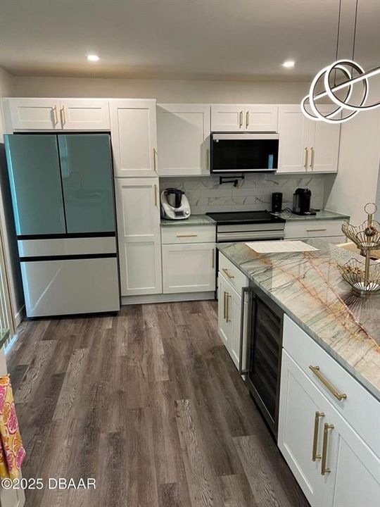 For Sale: $235,000 (2 beds, 1 baths, 1200 Square Feet)