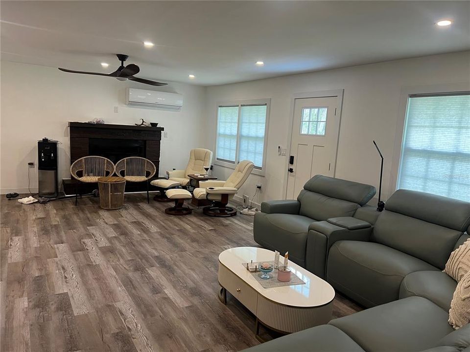 For Sale: $235,000 (2 beds, 1 baths, 1200 Square Feet)