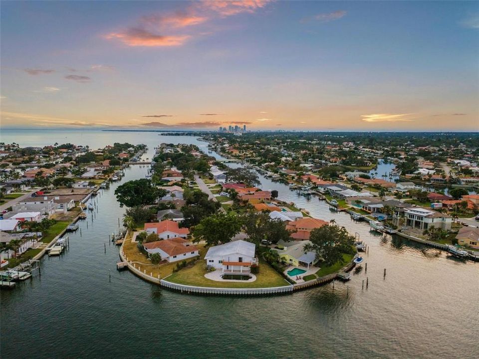 На продажу: $2,200,000 (5 спален, 3 ванн, 2760 Квадратных фут)