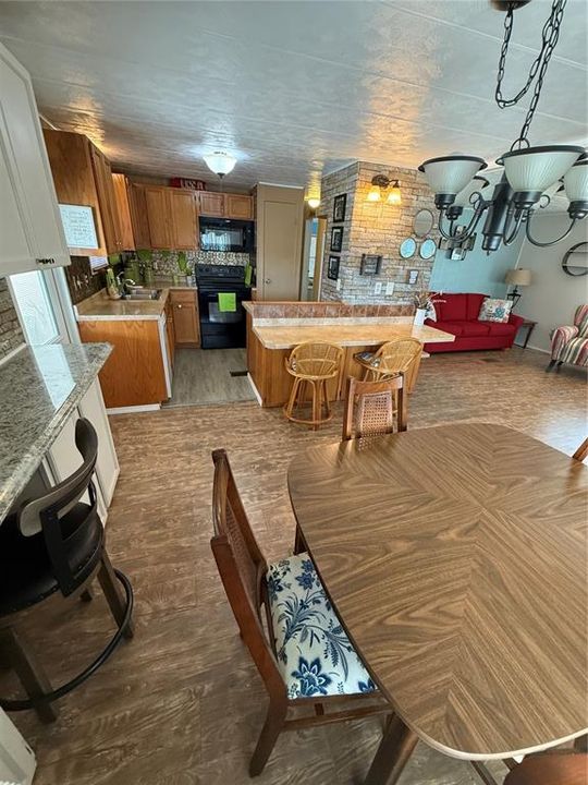 For Sale: $119,000 (2 beds, 2 baths, 935 Square Feet)