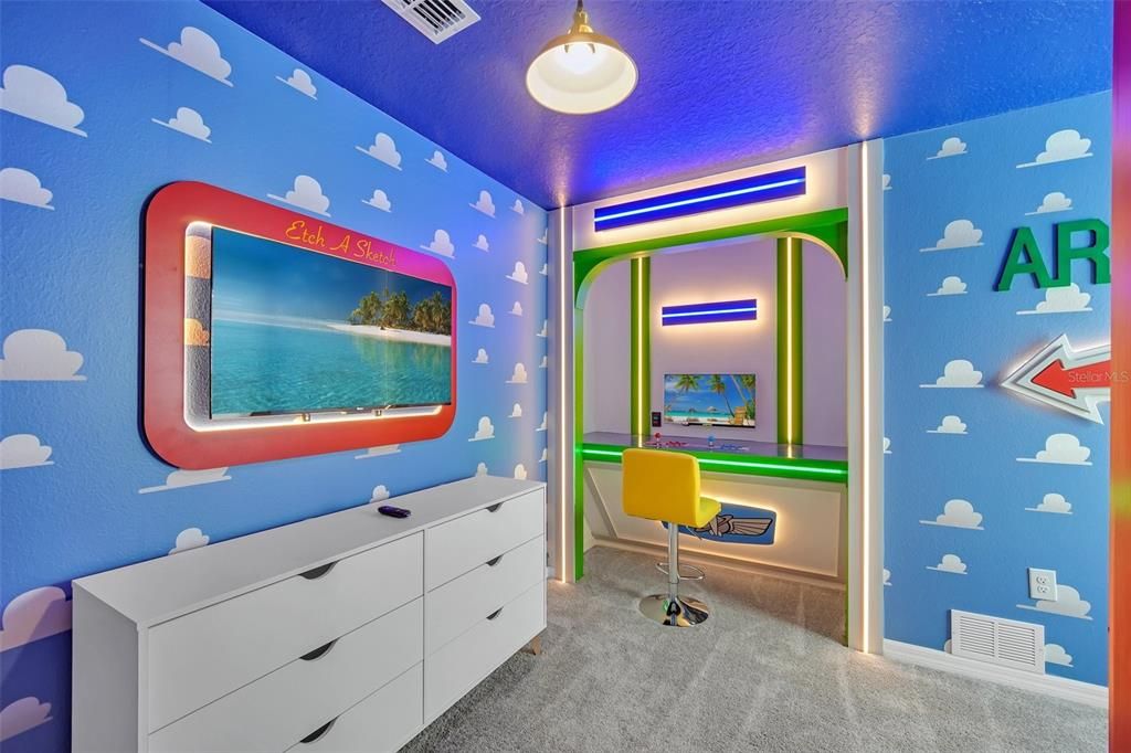 待售: $1,299,000 (10 贝兹, 8 浴室, 4376 平方英尺)