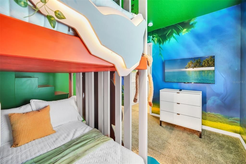 待售: $1,299,000 (10 贝兹, 8 浴室, 4376 平方英尺)