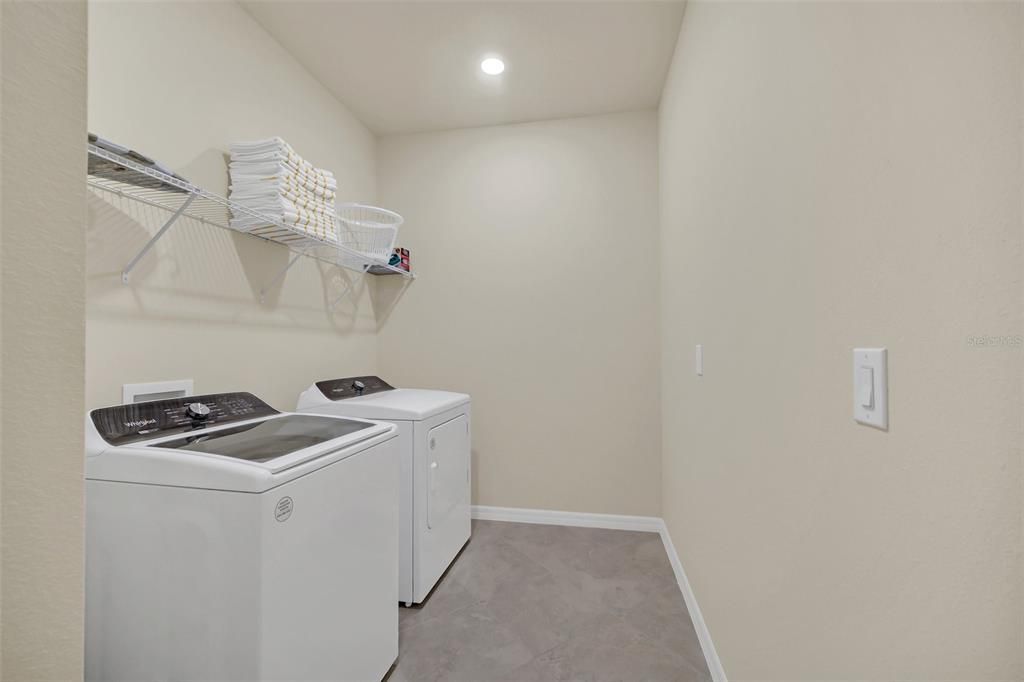 待售: $1,299,000 (10 贝兹, 8 浴室, 4376 平方英尺)