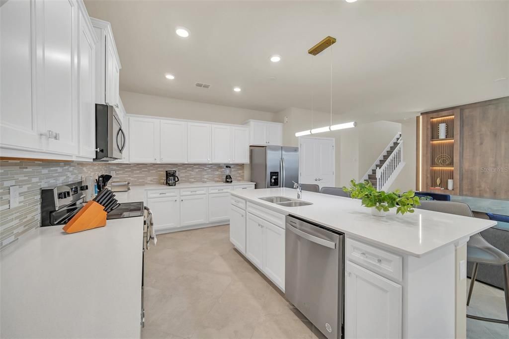 待售: $1,299,000 (10 贝兹, 8 浴室, 4376 平方英尺)