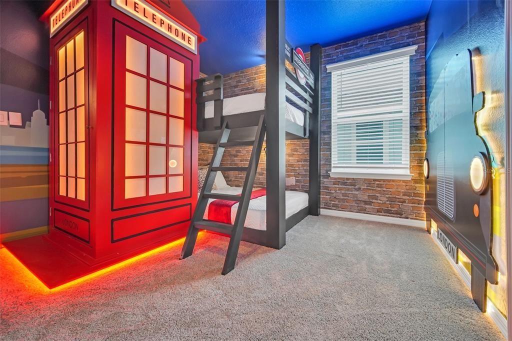 待售: $1,299,000 (10 贝兹, 8 浴室, 4376 平方英尺)