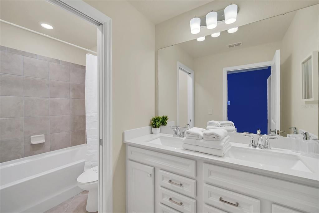 待售: $1,299,000 (10 贝兹, 8 浴室, 4376 平方英尺)