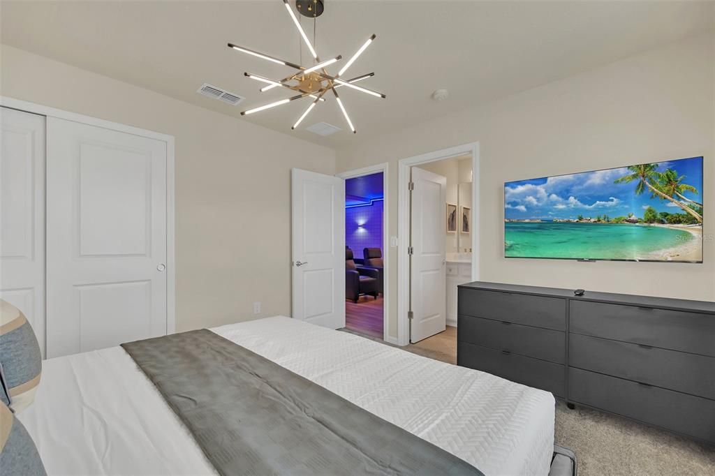 待售: $1,299,000 (10 贝兹, 8 浴室, 4376 平方英尺)