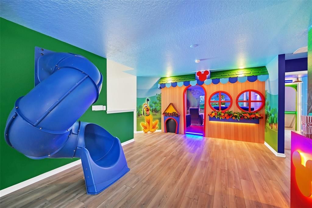 待售: $1,299,000 (10 贝兹, 8 浴室, 4376 平方英尺)