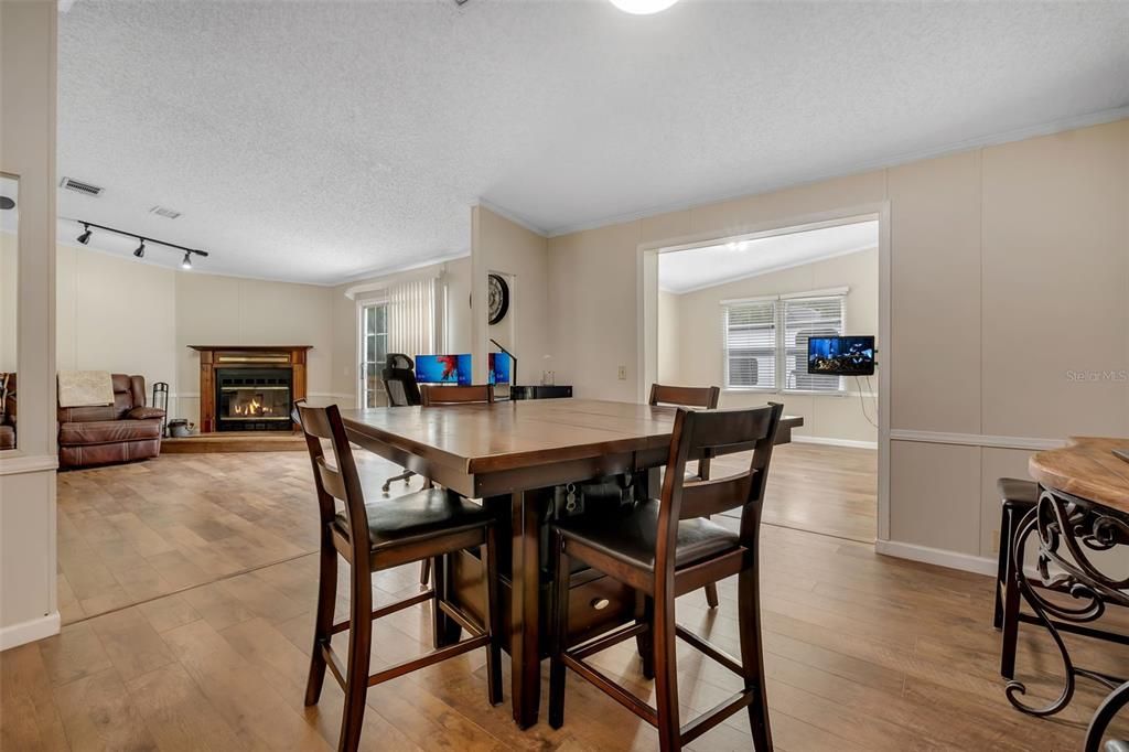 For Sale: $290,000 (3 beds, 2 baths, 1942 Square Feet)