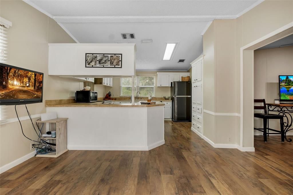 For Sale: $290,000 (3 beds, 2 baths, 1942 Square Feet)