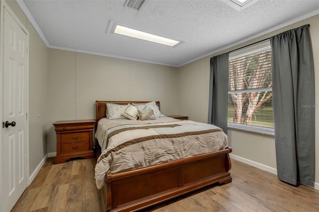 For Sale: $290,000 (3 beds, 2 baths, 1942 Square Feet)