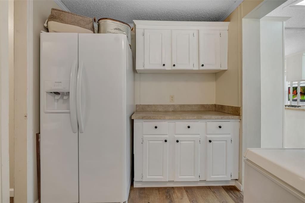 For Sale: $290,000 (3 beds, 2 baths, 1942 Square Feet)