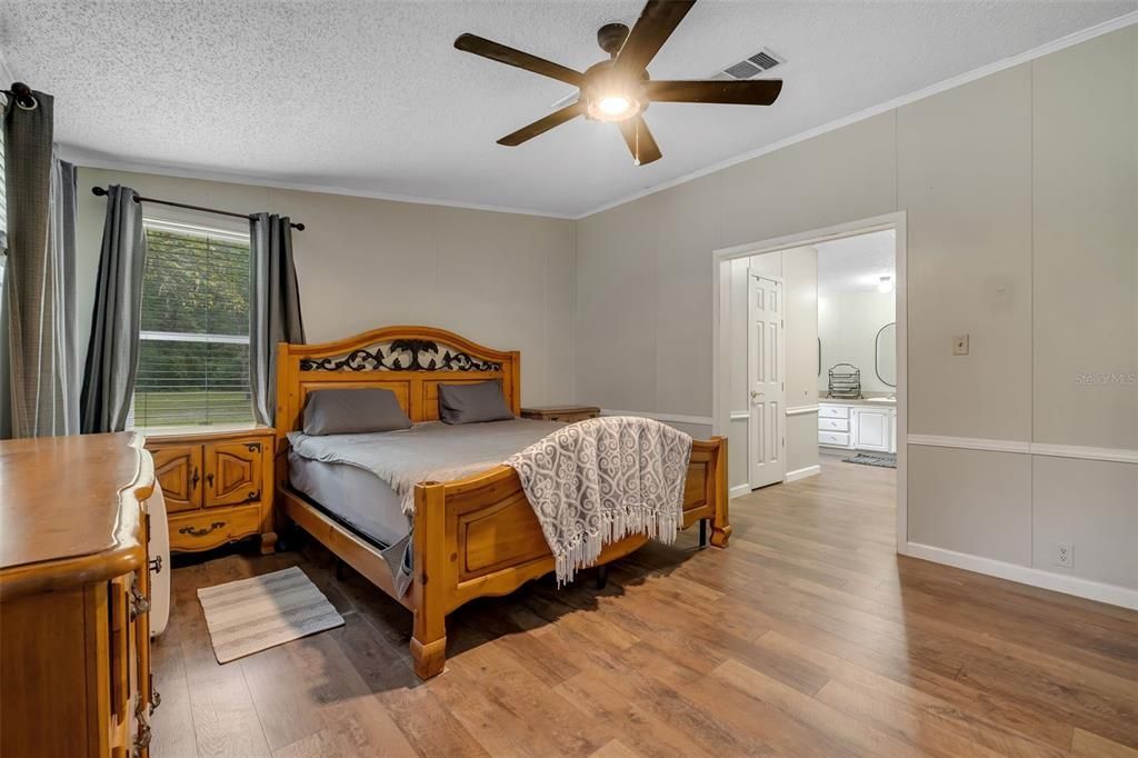 For Sale: $290,000 (3 beds, 2 baths, 1942 Square Feet)