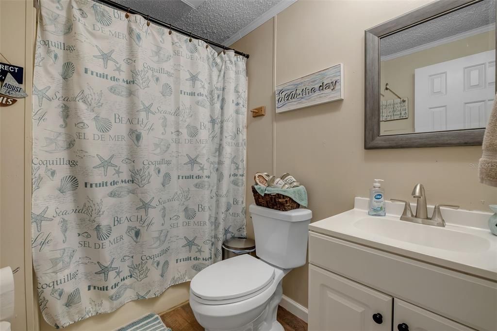 For Sale: $290,000 (3 beds, 2 baths, 1942 Square Feet)