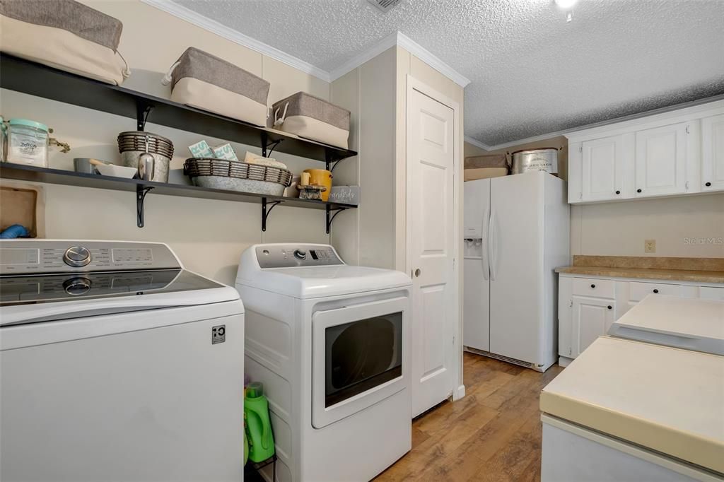 For Sale: $290,000 (3 beds, 2 baths, 1942 Square Feet)