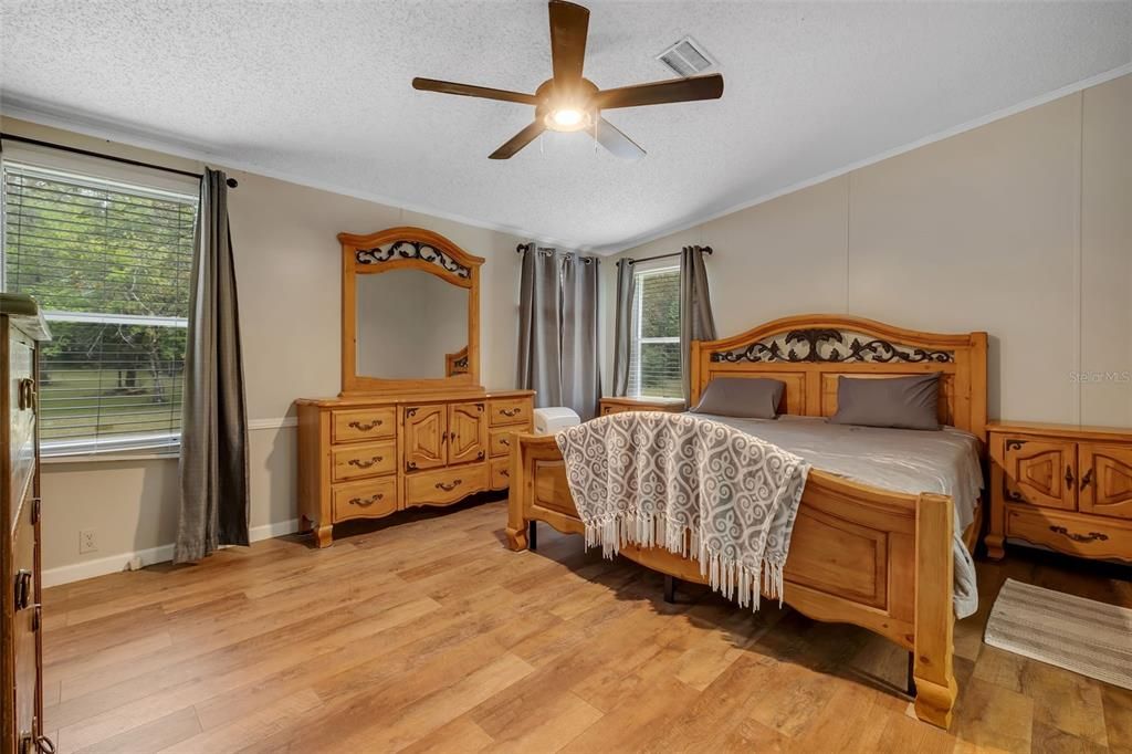 For Sale: $290,000 (3 beds, 2 baths, 1942 Square Feet)