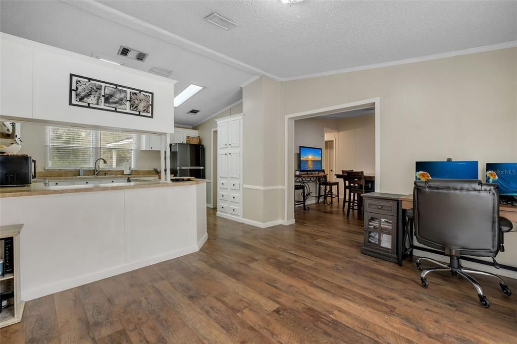 For Sale: $290,000 (3 beds, 2 baths, 1942 Square Feet)