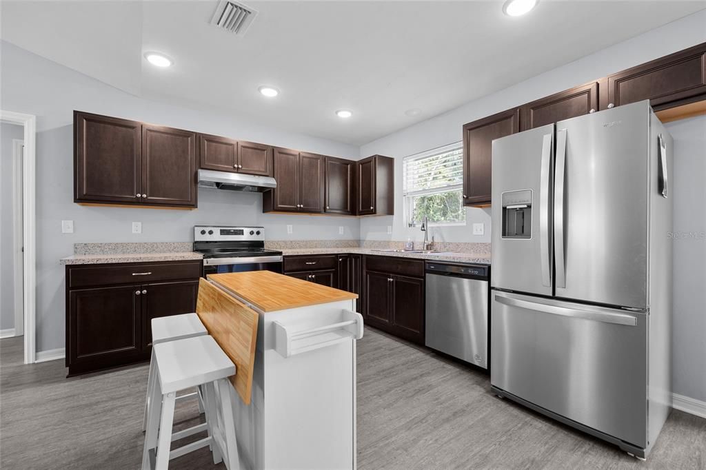 For Sale: $289,000 (3 beds, 2 baths, 1269 Square Feet)