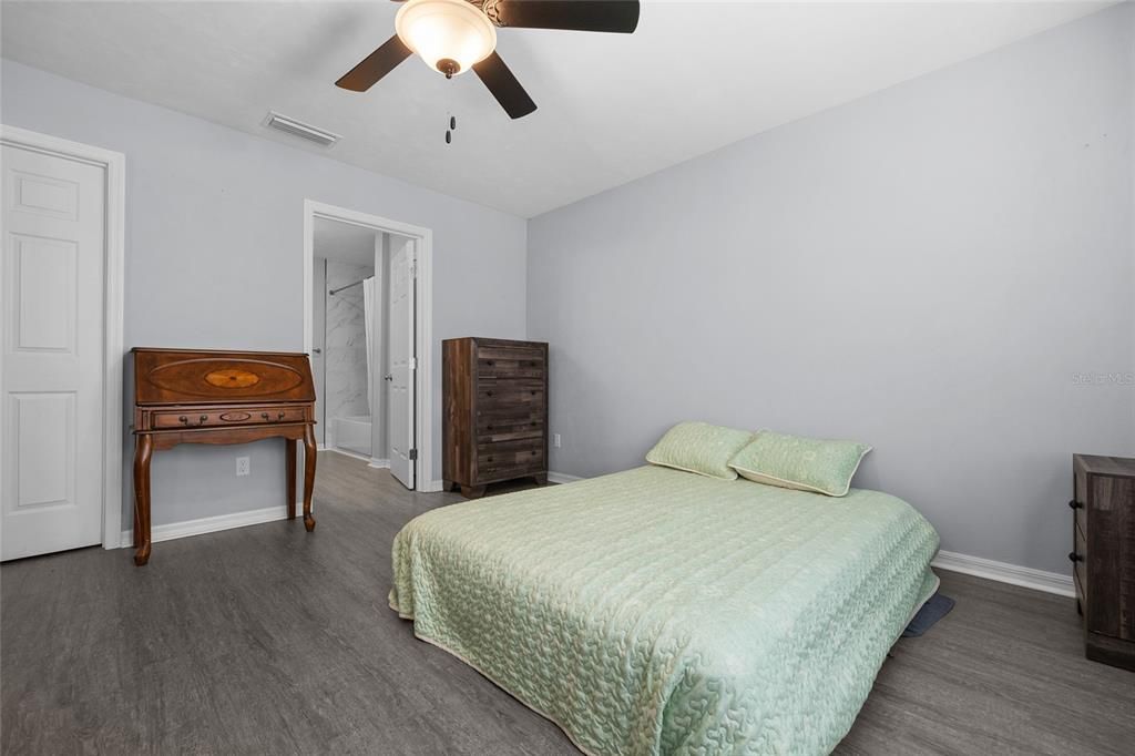 For Sale: $289,000 (3 beds, 2 baths, 1269 Square Feet)