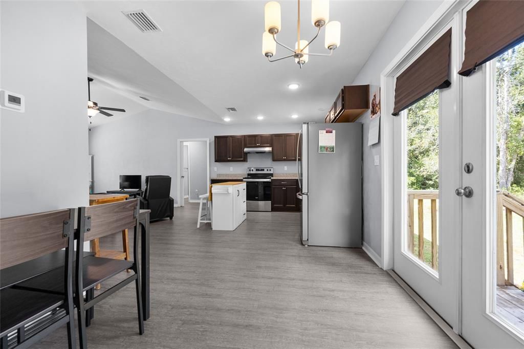 For Sale: $289,000 (3 beds, 2 baths, 1269 Square Feet)