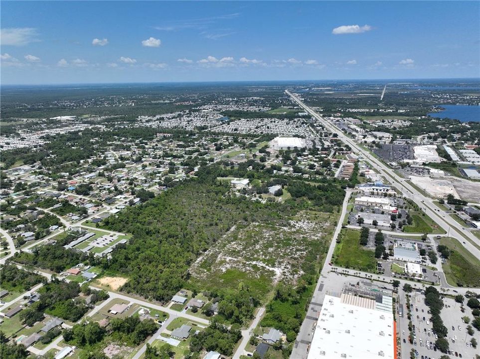 合同活跃: $2,200,000 (9.93 acres)