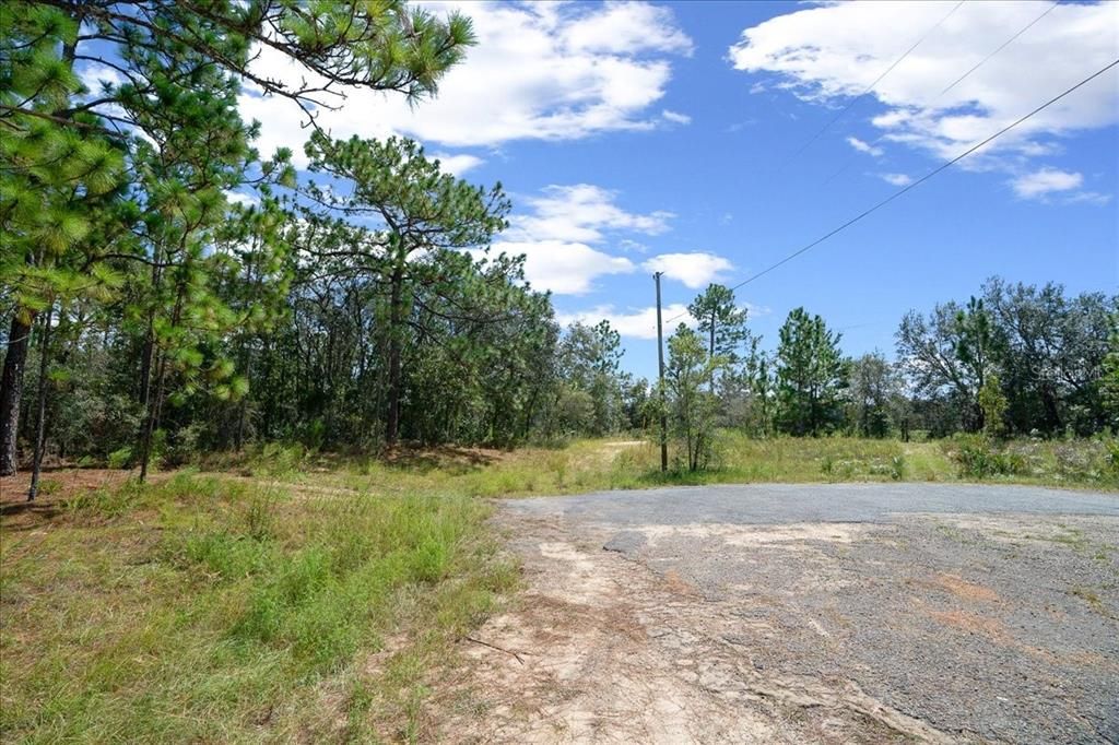 На продажу: $35,000 (0.61 acres)