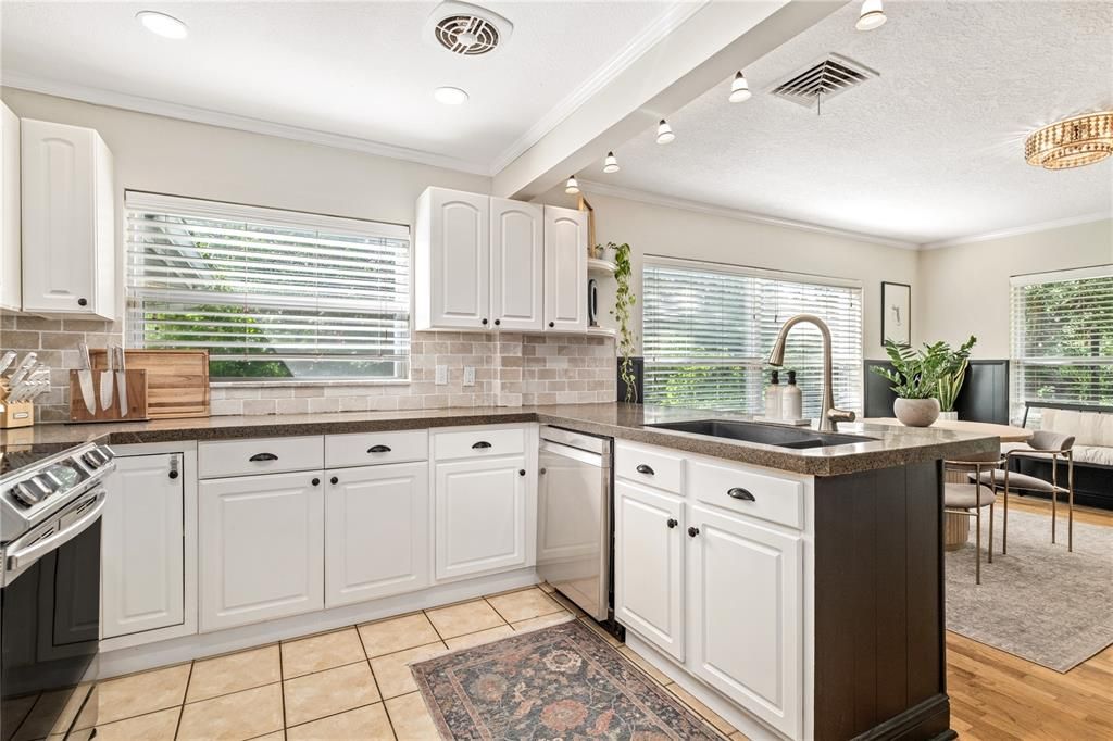 For Sale: $609,000 (3 beds, 2 baths, 1645 Square Feet)