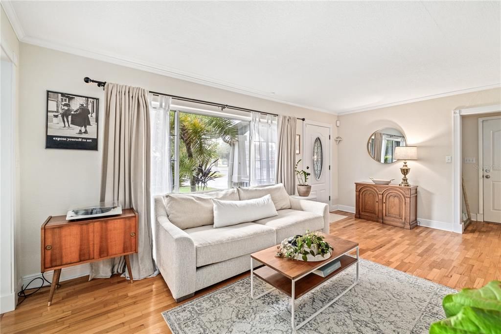 For Sale: $609,000 (3 beds, 2 baths, 1645 Square Feet)