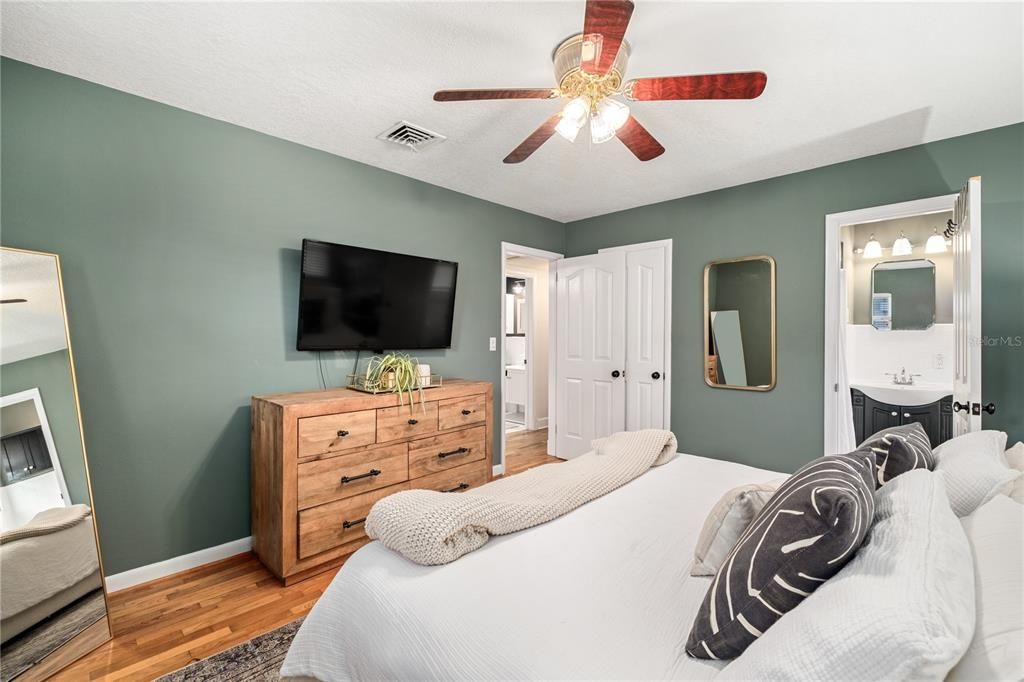 For Sale: $609,000 (3 beds, 2 baths, 1645 Square Feet)