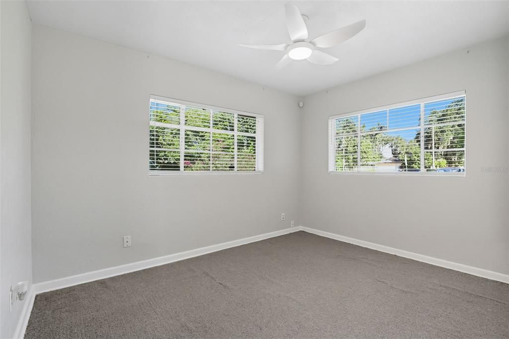 Под контрактом: $275,000 (3 спален, 1 ванн, 1175 Квадратных фут)