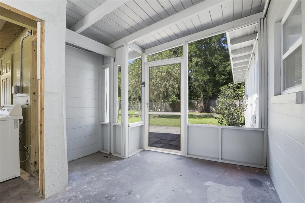 Под контрактом: $275,000 (3 спален, 1 ванн, 1175 Квадратных фут)