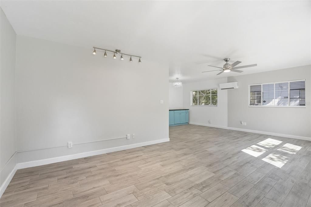 Под контрактом: $275,000 (3 спален, 1 ванн, 1175 Квадратных фут)