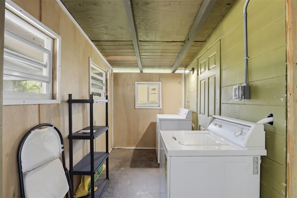 Под контрактом: $275,000 (3 спален, 1 ванн, 1175 Квадратных фут)