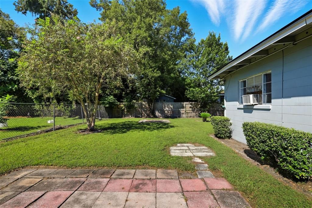 Под контрактом: $275,000 (3 спален, 1 ванн, 1175 Квадратных фут)