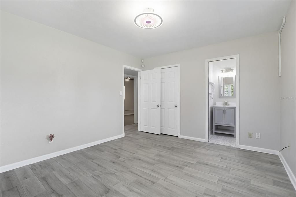 Под контрактом: $275,000 (3 спален, 1 ванн, 1175 Квадратных фут)