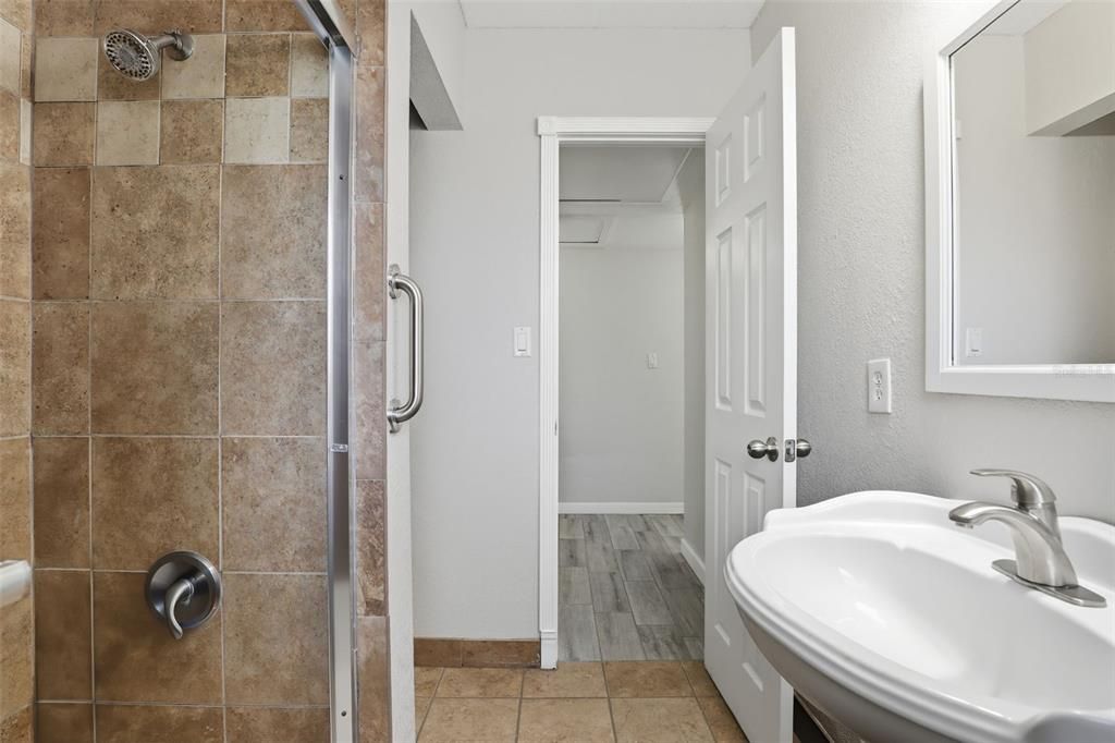 Под контрактом: $275,000 (3 спален, 1 ванн, 1175 Квадратных фут)