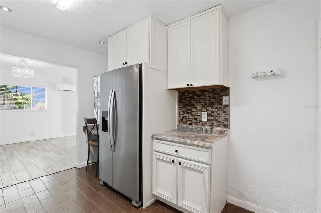 Под контрактом: $275,000 (3 спален, 1 ванн, 1175 Квадратных фут)