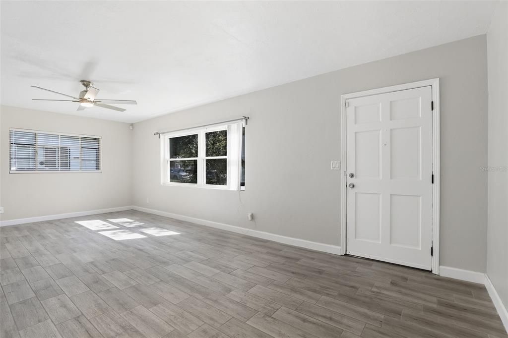 Под контрактом: $275,000 (3 спален, 1 ванн, 1175 Квадратных фут)