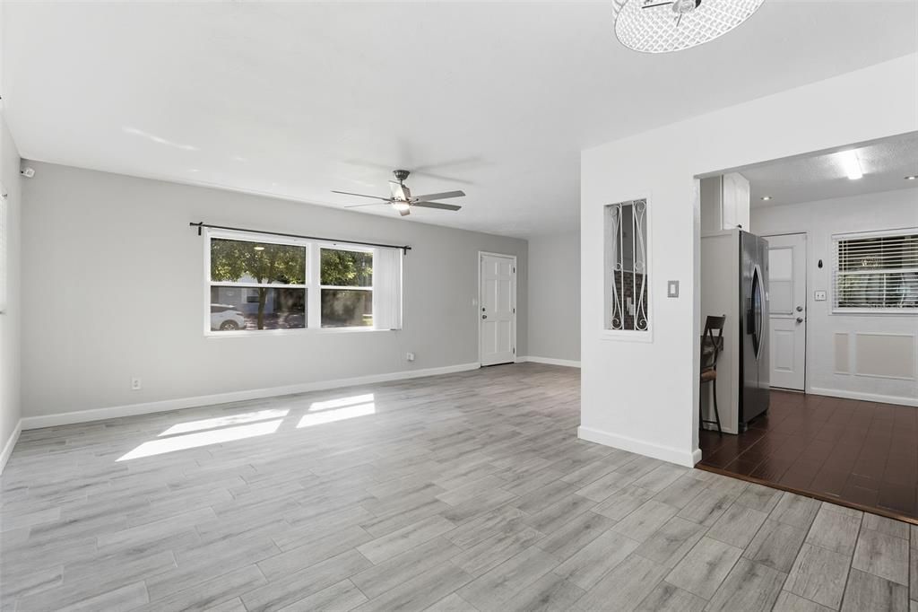 Под контрактом: $275,000 (3 спален, 1 ванн, 1175 Квадратных фут)