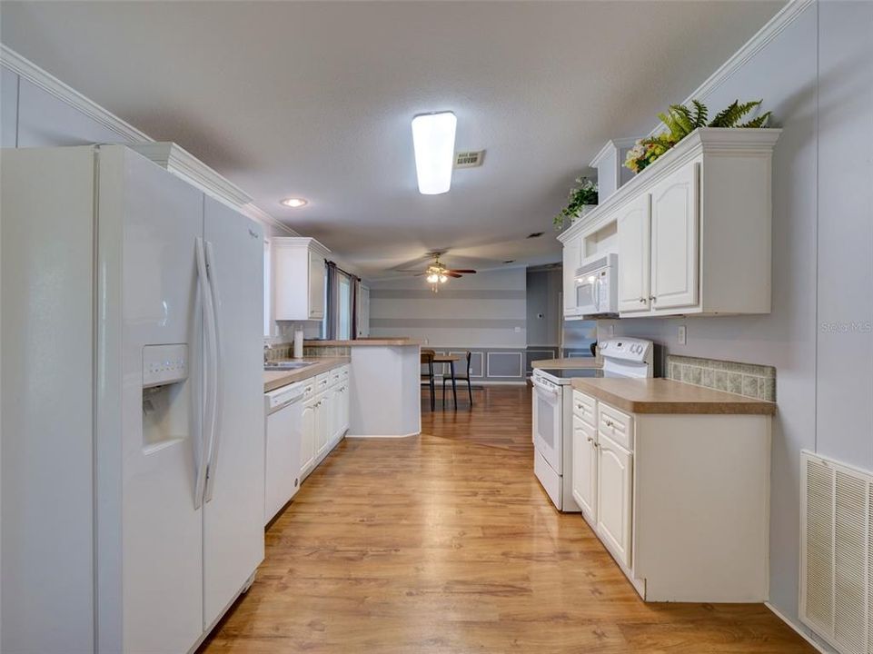 На продажу: $239,000 (3 спален, 2 ванн, 1440 Квадратных фут)