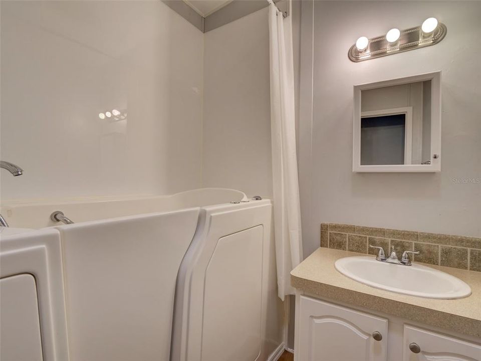 На продажу: $239,000 (3 спален, 2 ванн, 1440 Квадратных фут)